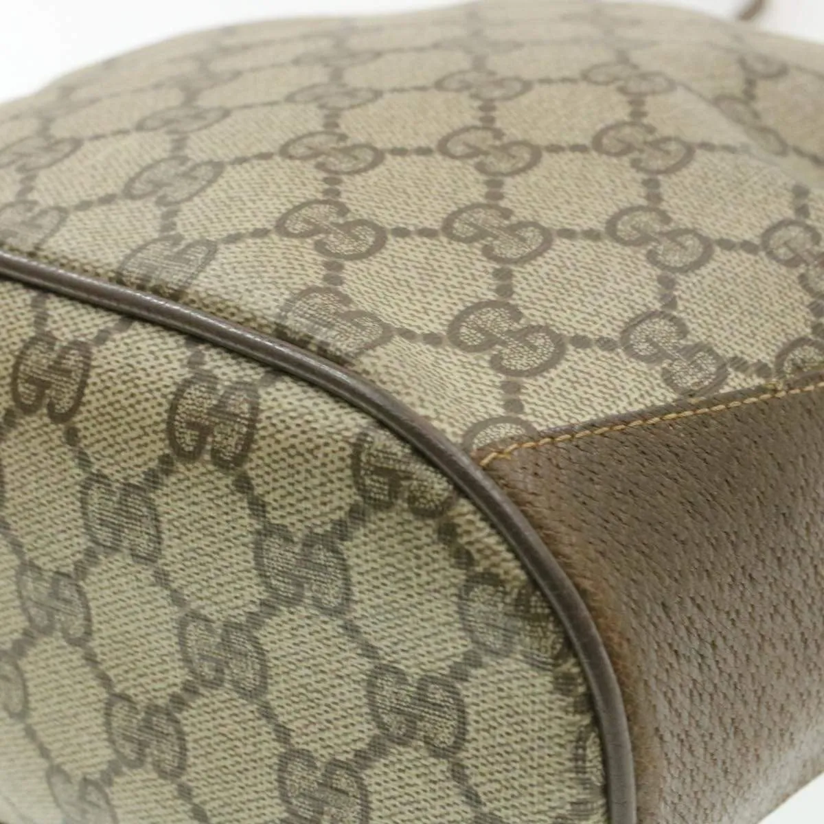 GUCCI Supreme GG Canvas Bucket Bag - AR3130