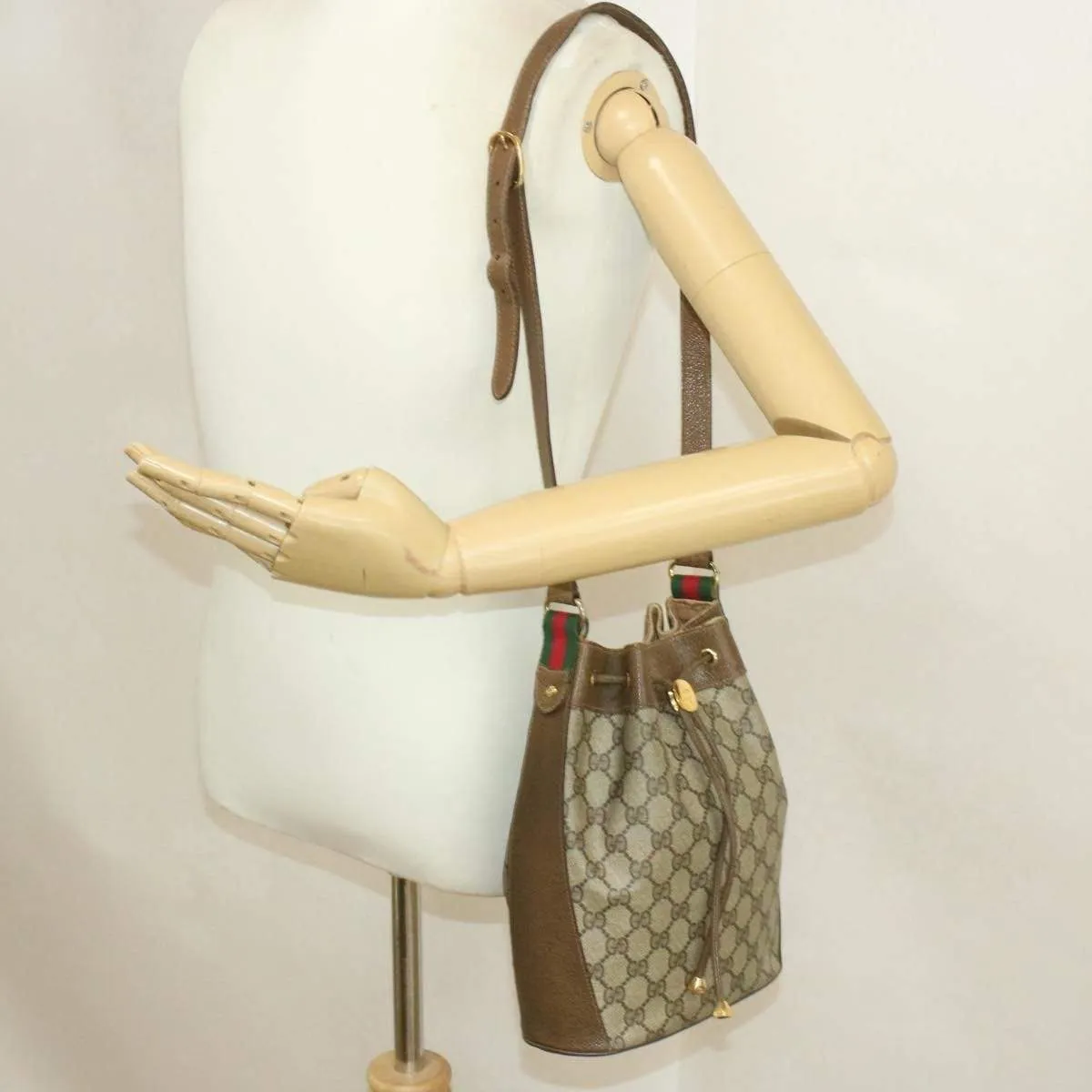 GUCCI Supreme GG Canvas Bucket Bag - AR3130