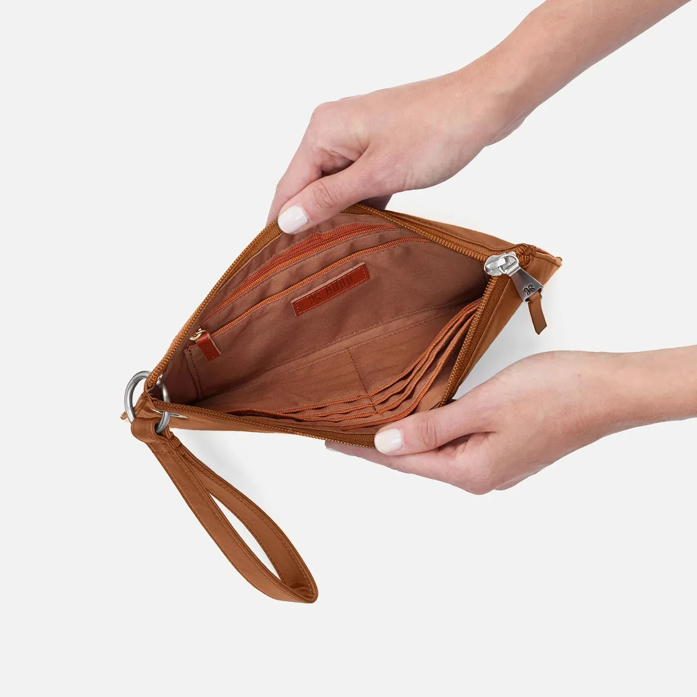 HOBO Vida Clutch In Truffle