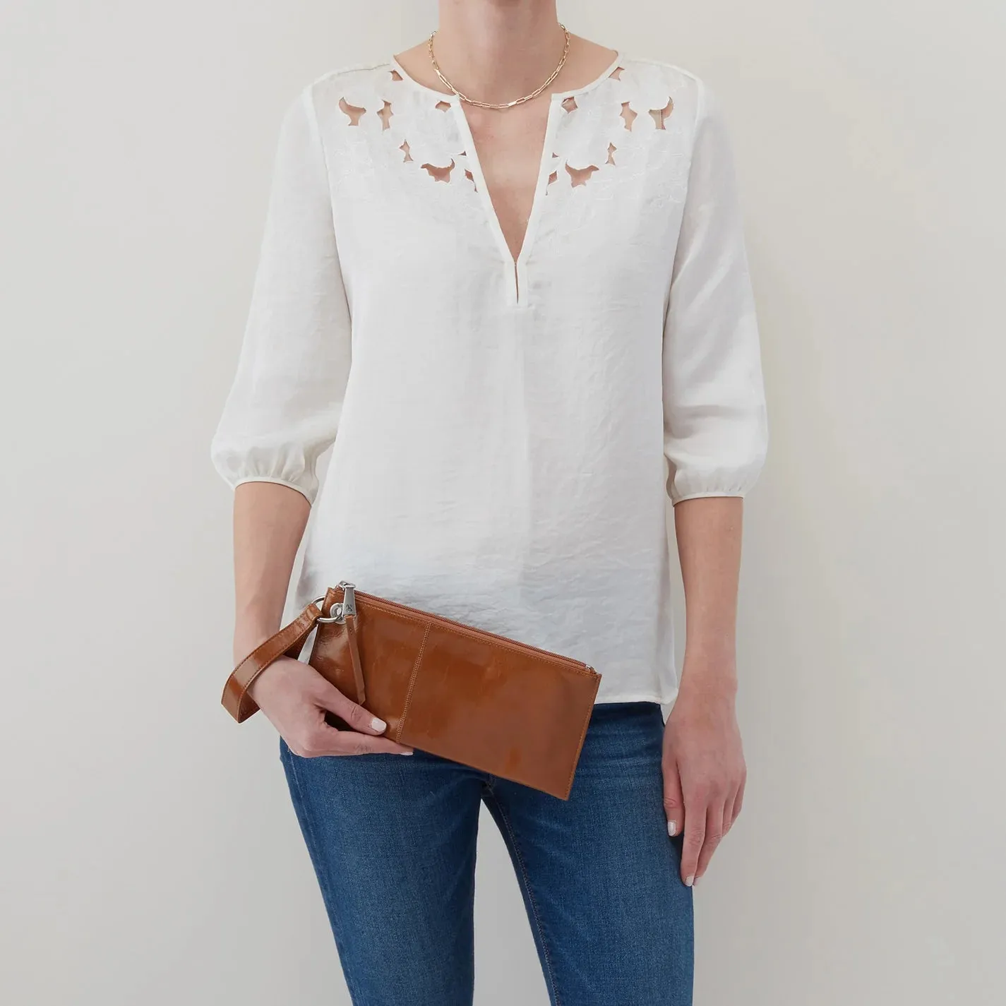 HOBO Vida Clutch In Truffle